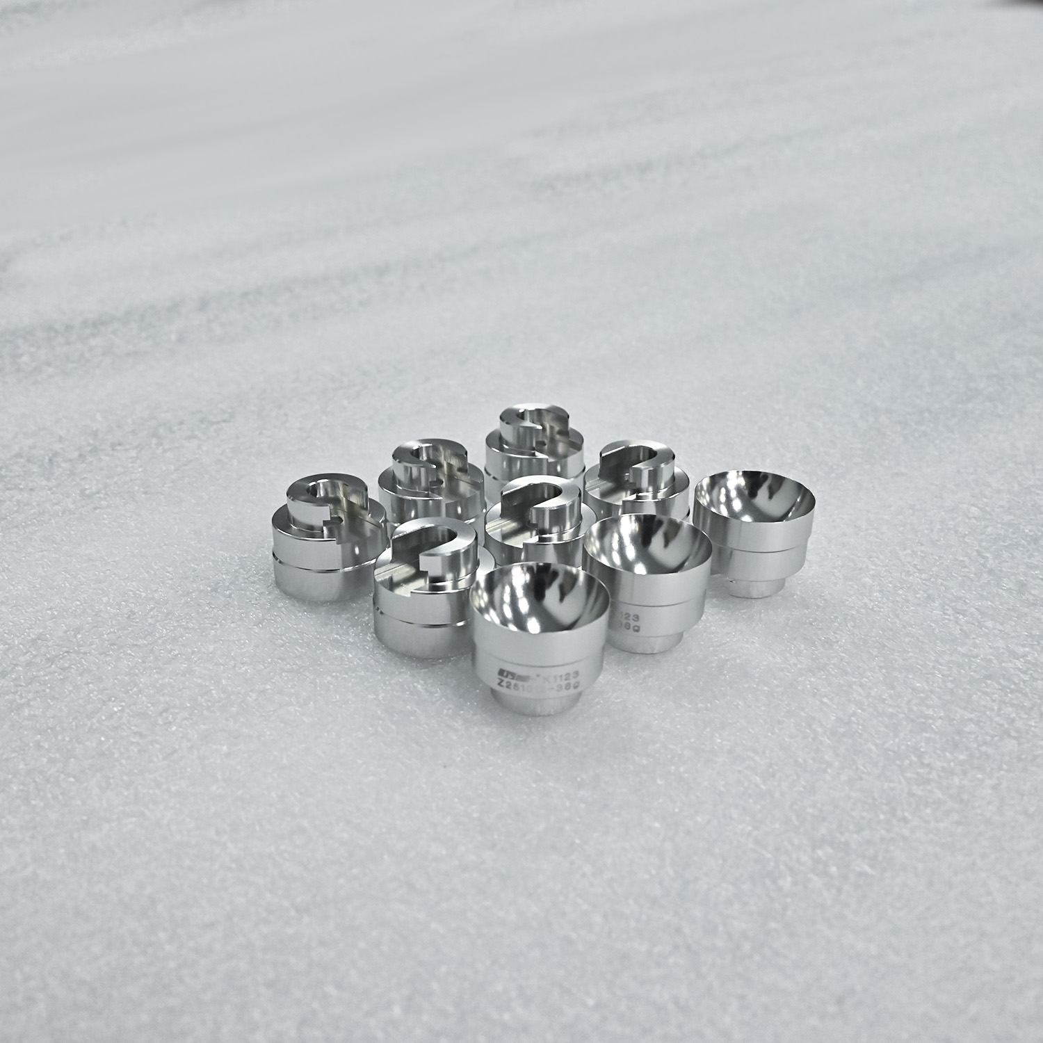 pet-preform-extraction-cylinder-core-closeup